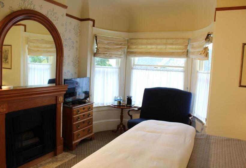 디럭스 룸 킹사이즈 침대, Pacific Grove Inn