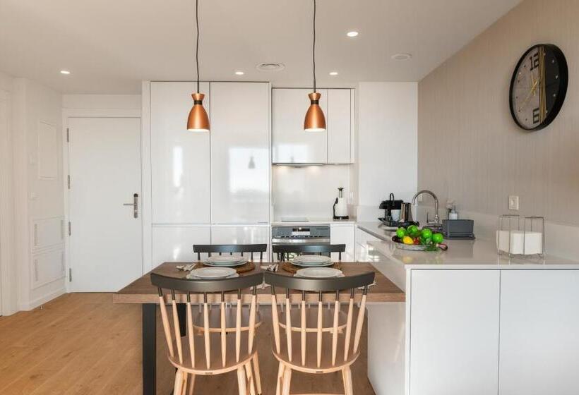 １ベッドルームアパートメント, Ahoy Apartments