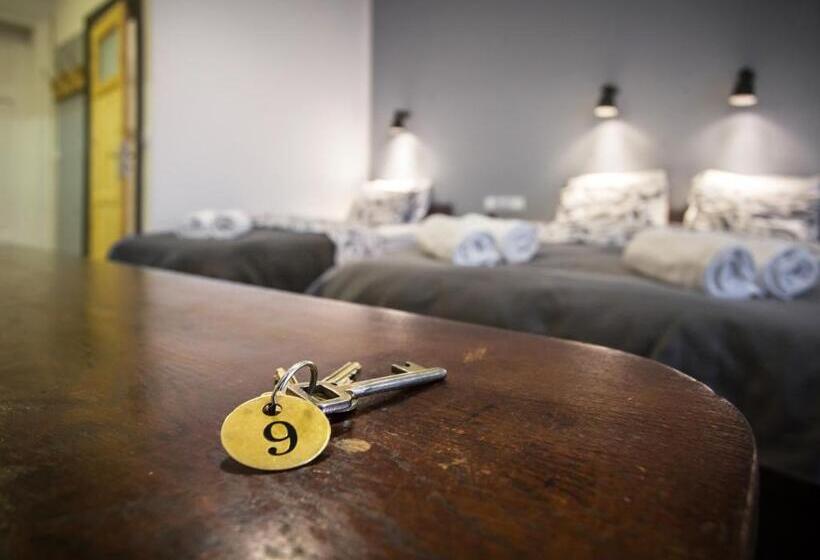 Quarto Familiar, Pokoje Gościnne św. Anny