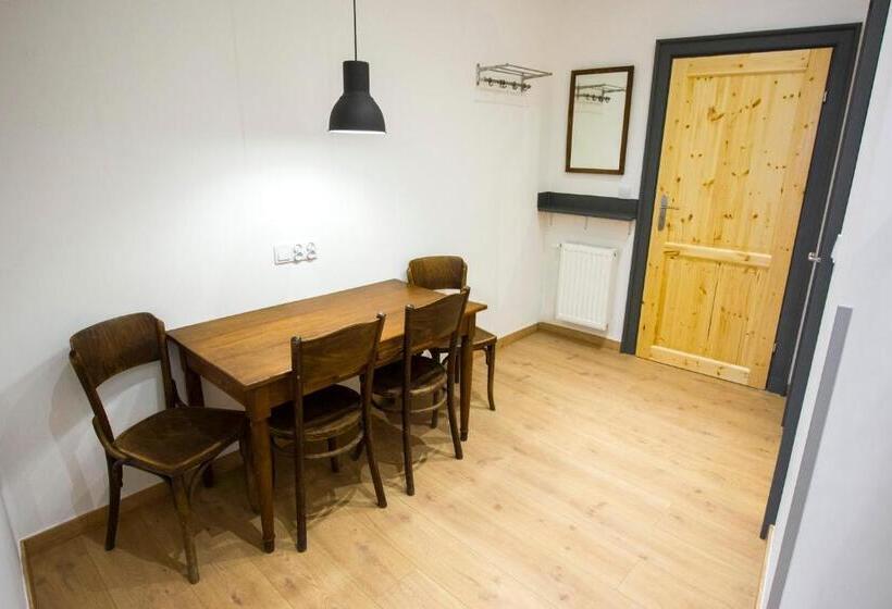 Quarto Quadruplo Premium, Pokoje Gościnne św. Anny