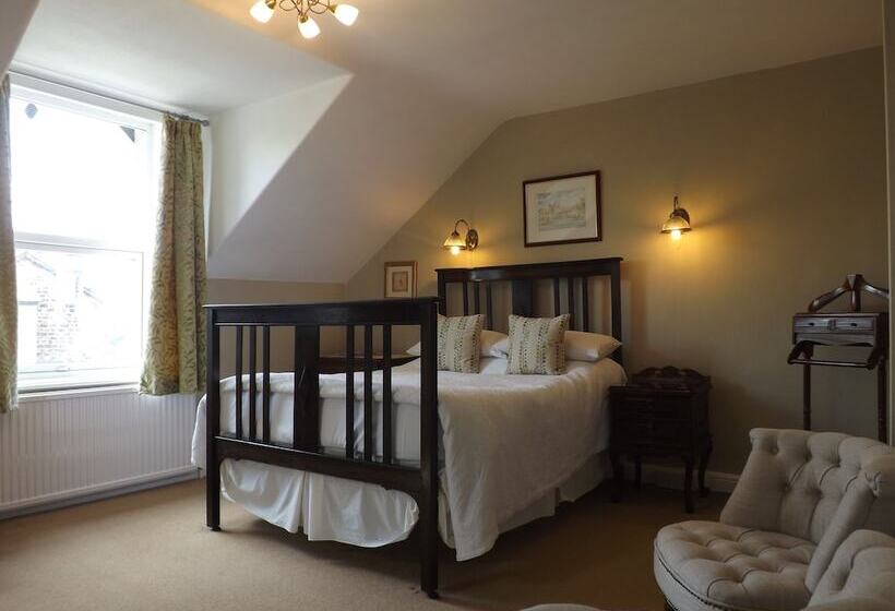 Номер Стандарт, Wynnstay House