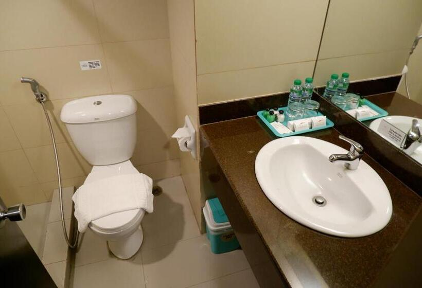 高级工作室, Tower Inn Makati Business