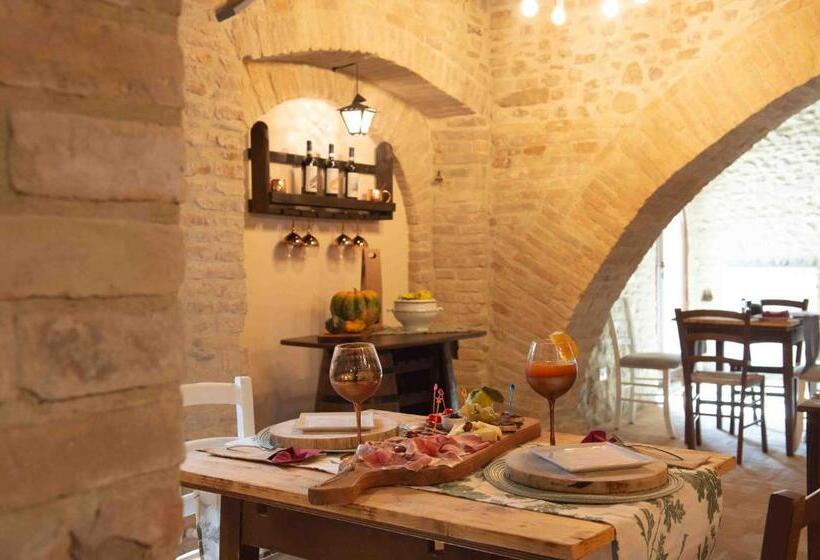اتاق لوکس با تخت بزرگ, Torre Della Botonta