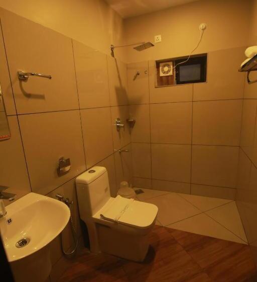 Полулюкс, Ceecee Grand Resort