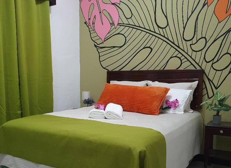 اتاق لوکس, Amina Inn