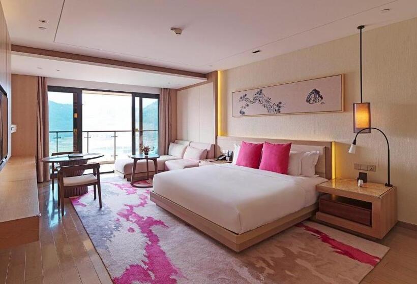 Стандартный Номер Кровать Кинг, Crowne Plaza Ningbo Xiangshan Sea View, An Ihg