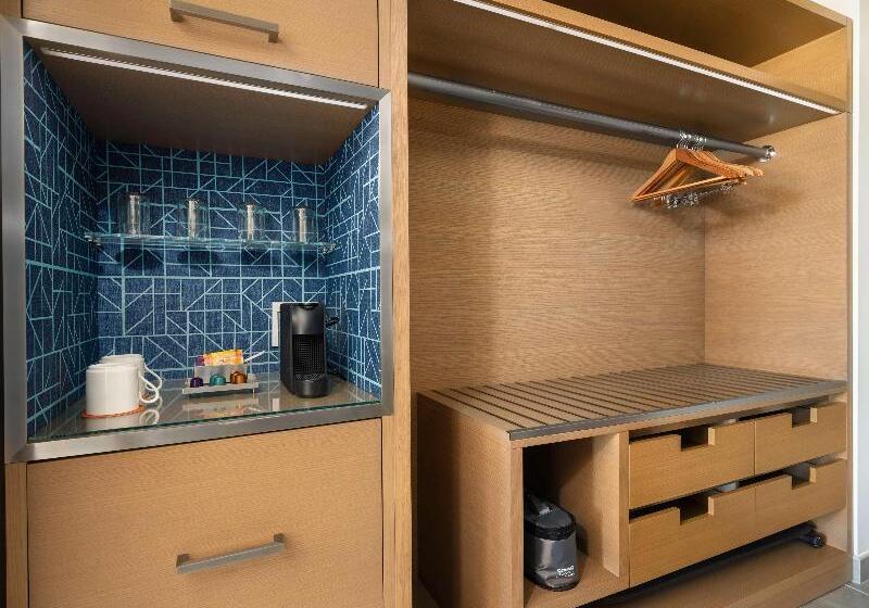 Номер Стандарт Кровать Кинг Адаптированный для Инвалидов, Canopy By Hilton Dallas Frisco Station, Tx