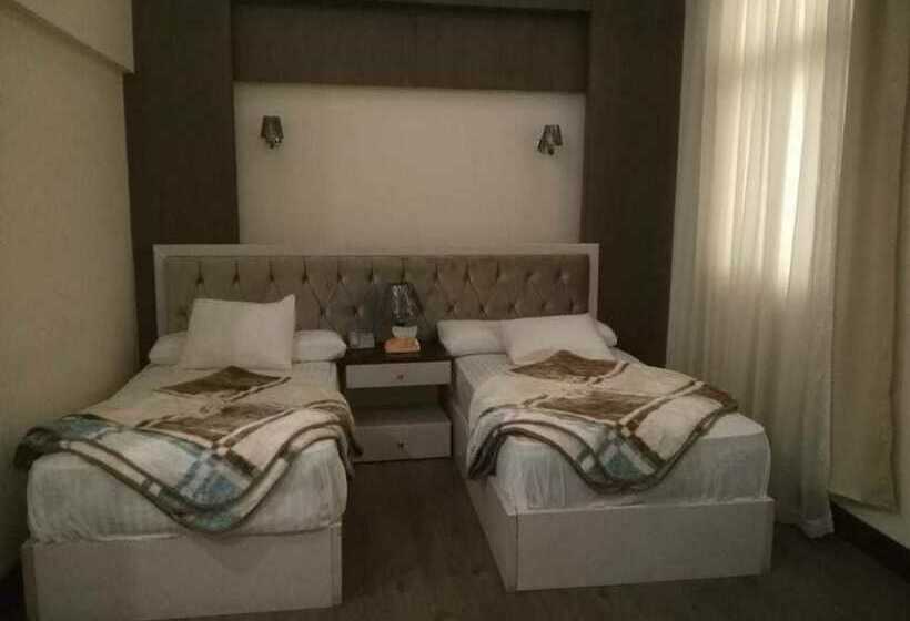 اتاق لوکس با چشم‌انداز استخر, Horizon Loaloat El Nile