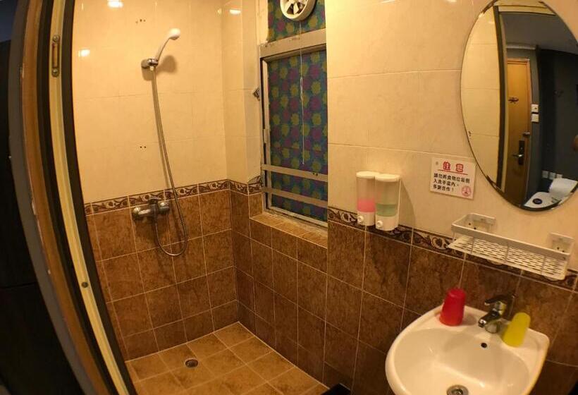 اتاق سوپریور یک تخته, The House