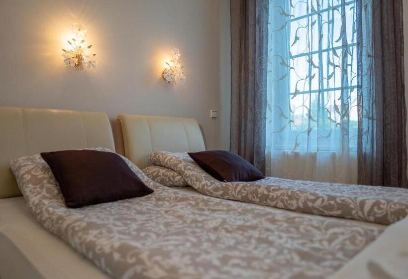 اتاق لوکس, F57   Frankó Családi Panzió