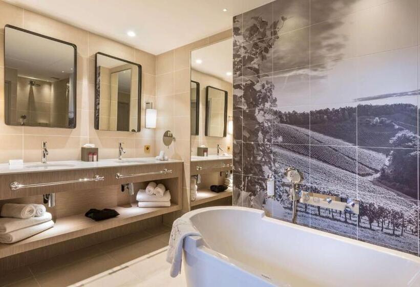 带大床的套房, Hôtel & Spa Les Sept Fontaines Best Western Premier