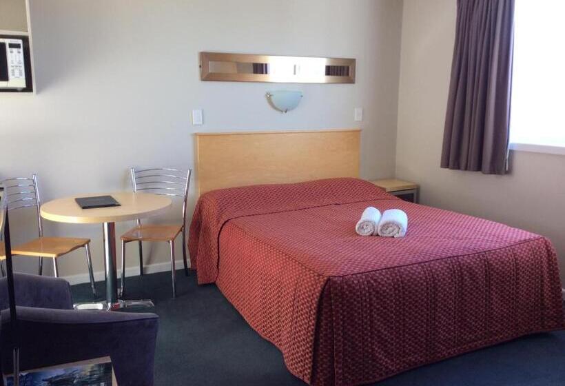 استودیوی استاندارد, Capital View Motor Inn