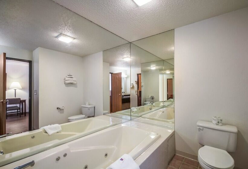 Номер Стандарт 2 Двуспальные Кровати, Motel 6 Saukville, Wi