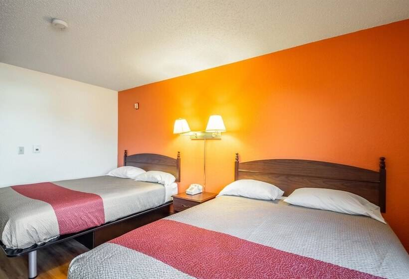 Люкс, Motel 6 Saukville, Wi