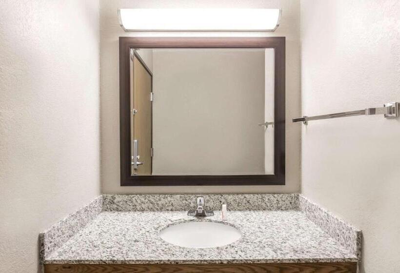 جناح سرير كينج, Super 8 By Wyndham Plymouth