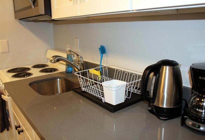 3 Bedroom Suite, Rainier Guesthouse
