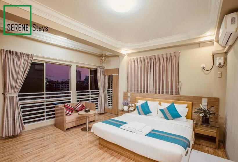 اتاق رویال, Serene Stays