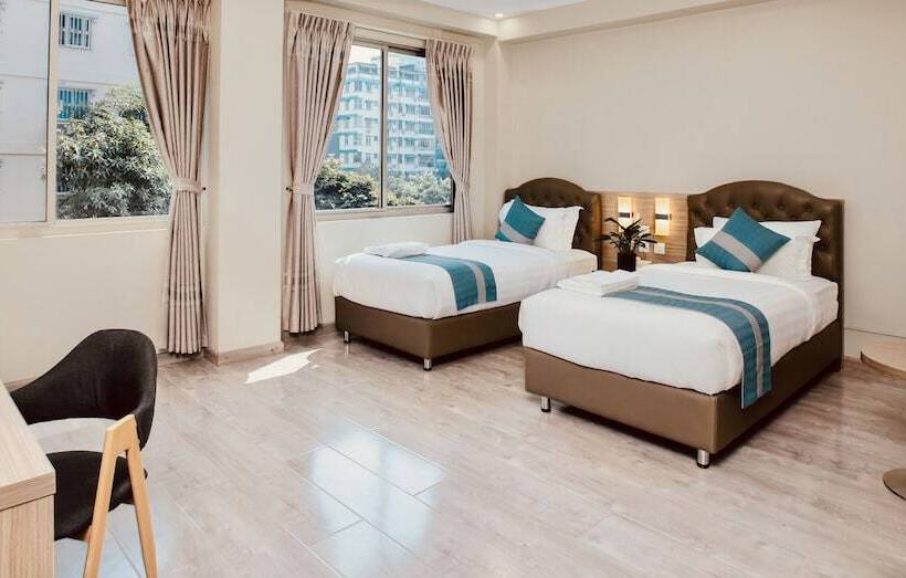 اتاق رویال, Serene Stays