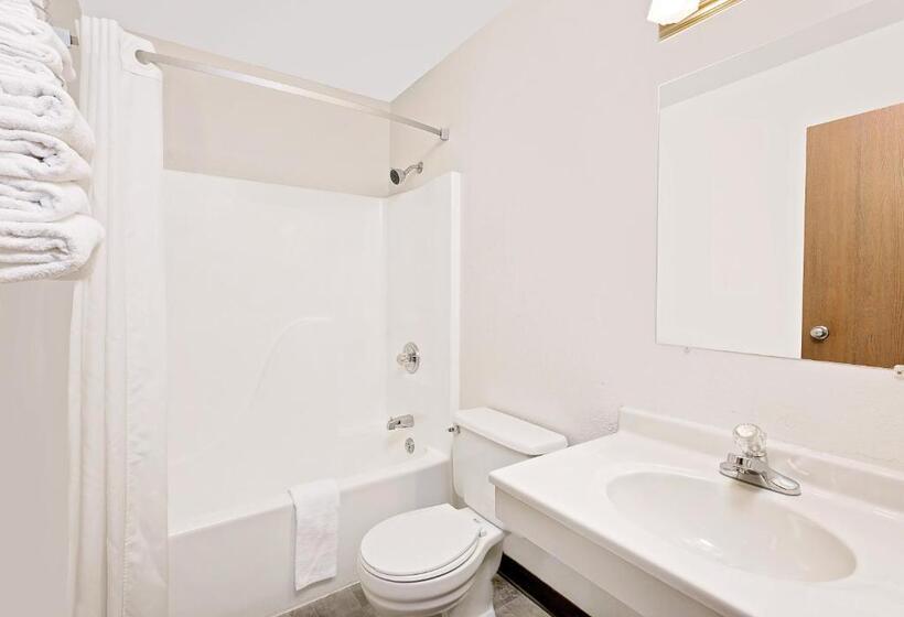 Стандартный Номер Кровать Кинг, Super 8 By Wyndham Keokuk