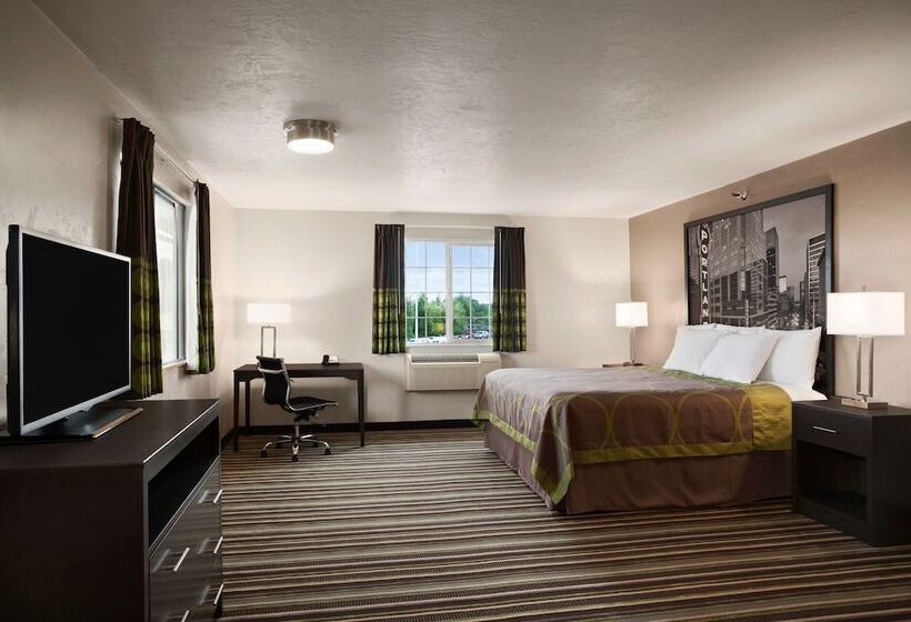 Люкс, Super 8 By Wyndham Woodburn