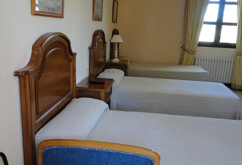 غرفة قياسية ثلاثية, Hostal Las Paneras