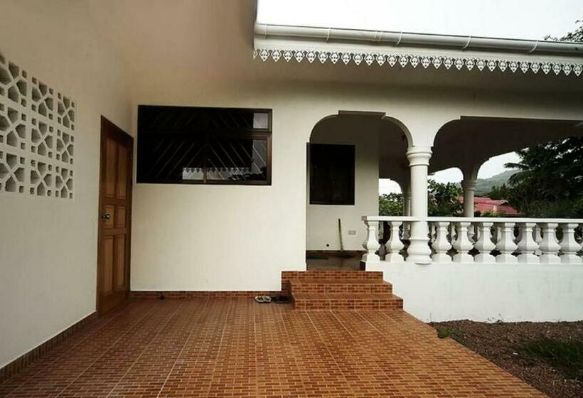 کلبه ییلاقی, Coco Bay Villa