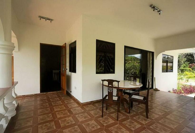 کلبه ییلاقی, Coco Bay Villa