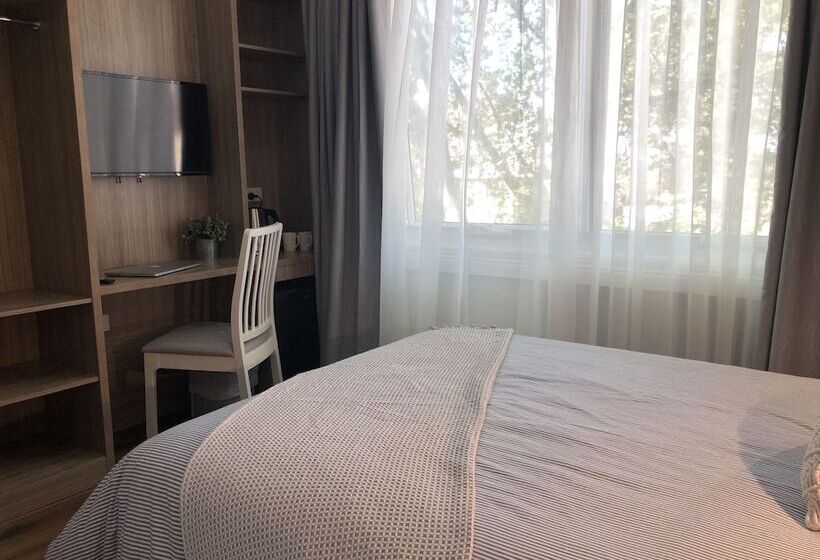 스탠다드 트리픔 룸 공동욕실, Carnarvon Lodge Kirribilli, Sydney