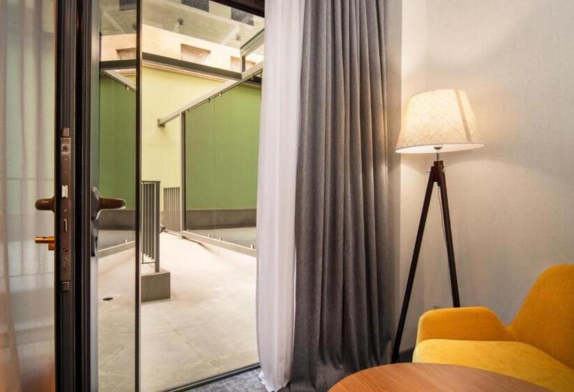 장애인을 위한 킹사이즈 침대 스탠다드 룸, Holiday Inn Yerevan   Republic Square, An Ihg