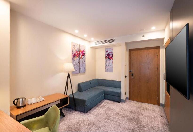 스위트 킹사이즈 침대, Holiday Inn Yerevan   Republic Square, An Ihg