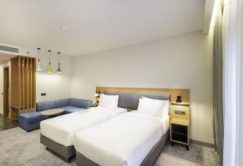 스탠다드 룸, Holiday Inn Yerevan   Republic Square, An Ihg