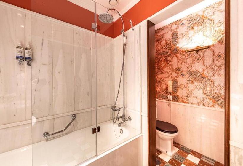 Quarto deluxe vista jardim, Pestana Palace Lisboa Hotel & National Monument   The Leading Hotels Of The World