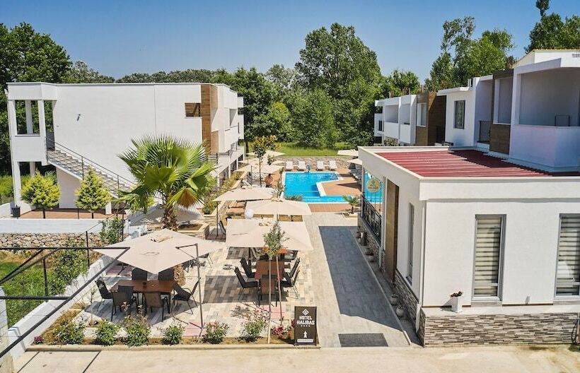 Suite Pool View, Halibas