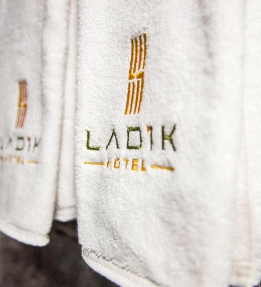 山景套房, Ladik