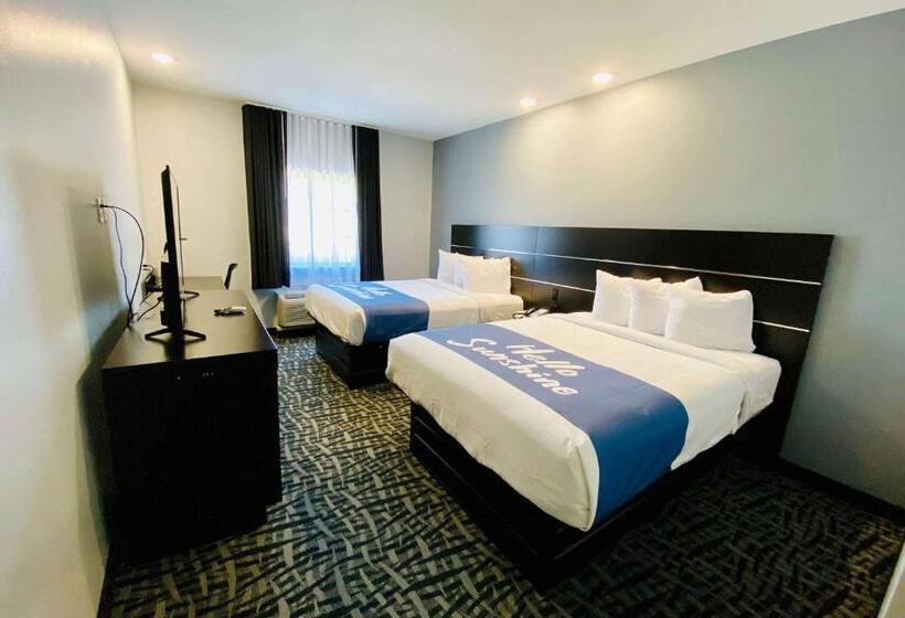 Номер Стандарт Адаптированный для Инвалидов, Days Inn & Suites By Wyndham Horn Lake   Memphis Graceland