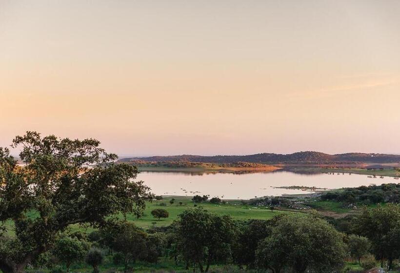 Superior suite with lake view, Montimerso Skyscape Countryhouse
