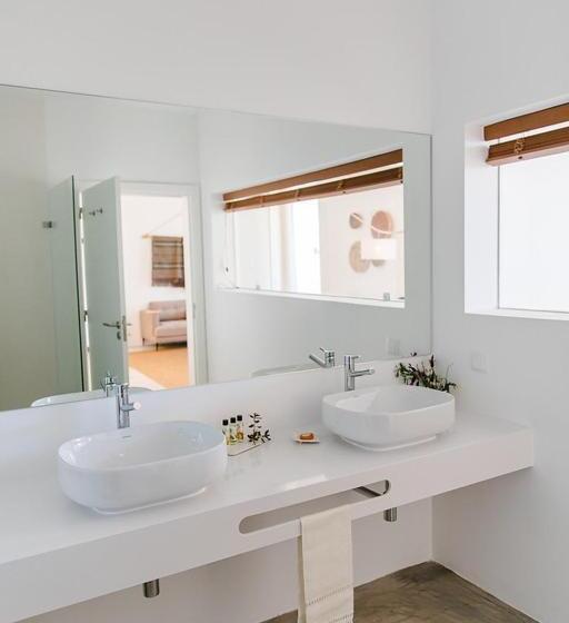 Superior suite with lake view, Montimerso Skyscape Countryhouse
