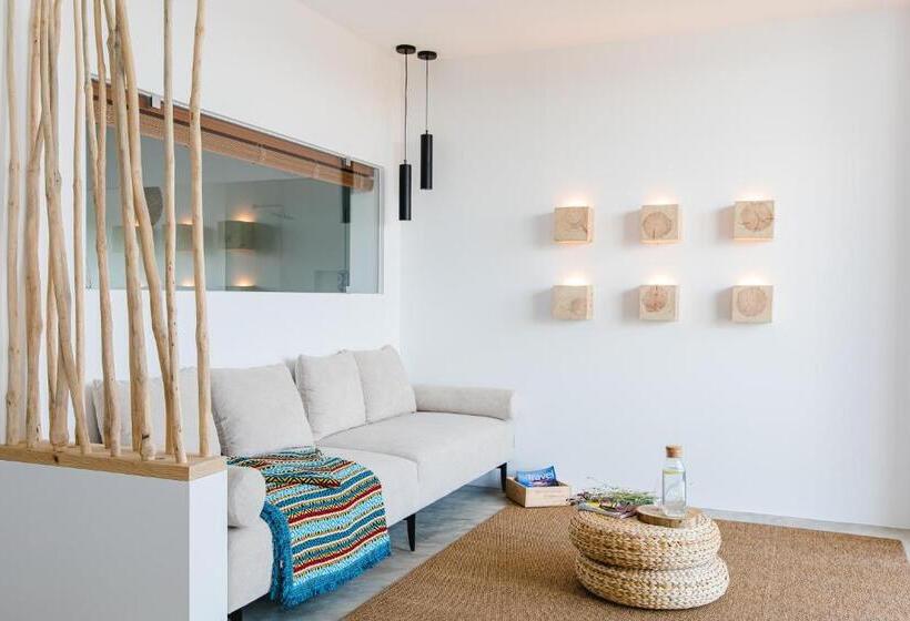 Suite with lake view, Montimerso Skyscape Countryhouse