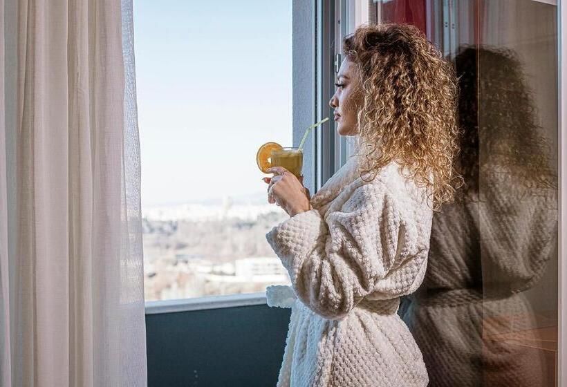 Suite with lake view, Olivar Hotel Tirana