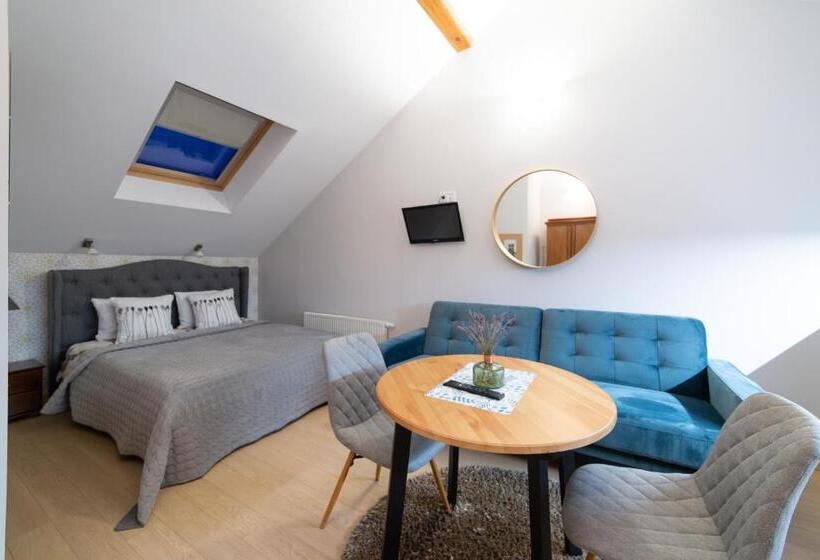 Economy Studio, Rasos Vila