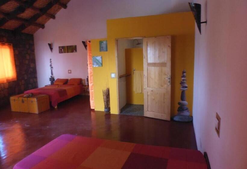 اتاق استاندارد چهار تخته, Casa De France