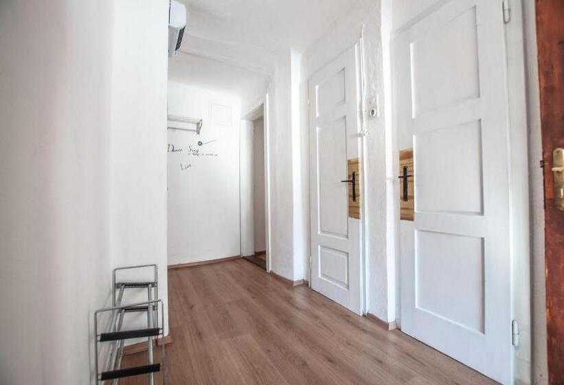 آپارتمان 2 خوابه, Hostel, Rooms And Apartment Ceklin
