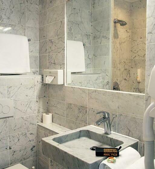 חדר סטנדרט לשלושה, Hôtel & Appartements Monsigny
