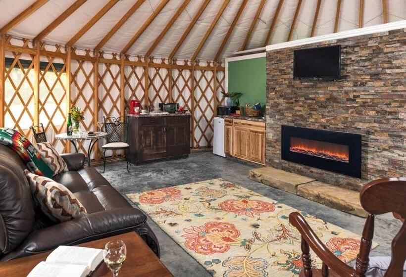 Номер Стандарт, Yale Manor B&b & Yurt Glamping