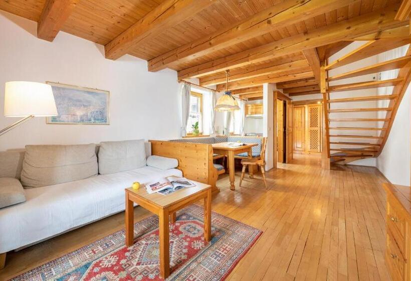 Семейный Номер, Mayer   Wirtshaus Und Dorf