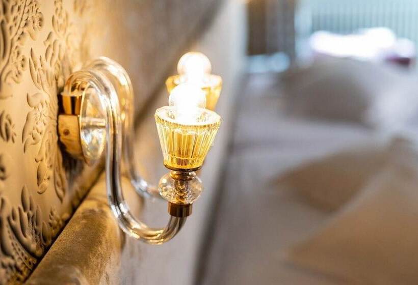 اتاق خانوادگی, Suisse