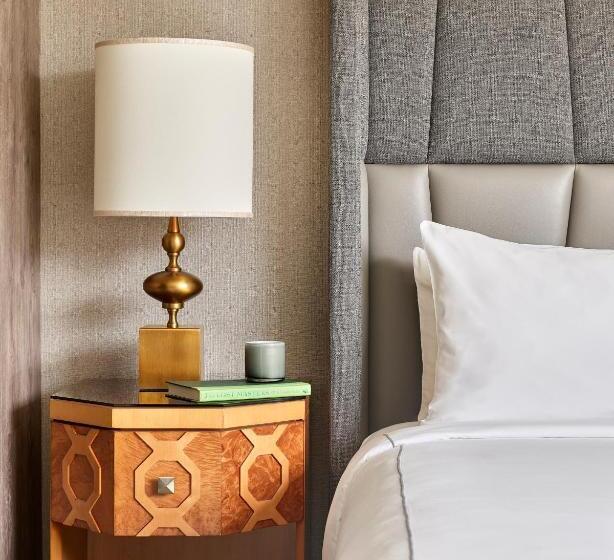스위트 킹사이즈 침대, Viceroy Washington Dc
