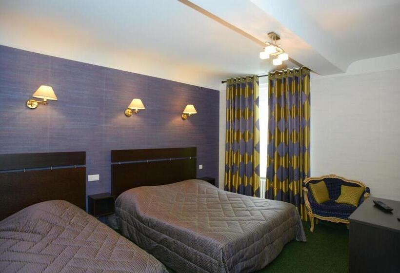 اتاق استاندارد سه نفره, Hôtel De La Croix D Or