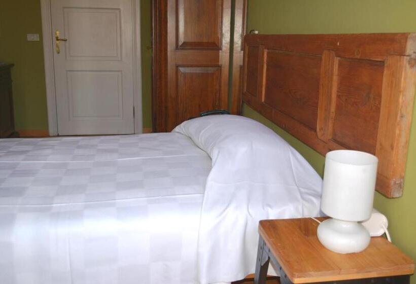 اتاق استاندارد یک نفره, Albergo Bologna