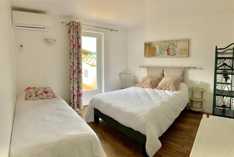 Номер Стандарт, Logis Hotel Restaurant L  Auberge Cigaloise